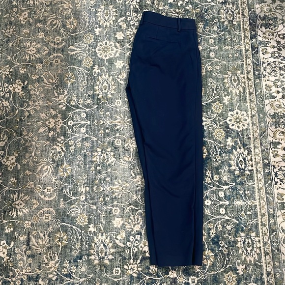 Ann Taylor Loft Curvy Riviera Slim Pants in Doubleweave (Size 0P) - Picture 2 of 4